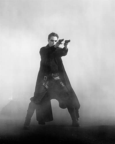 Keanue Reeves, Matrix'i yakan Neo iki silah olarak 4x6 inç fotoğraf