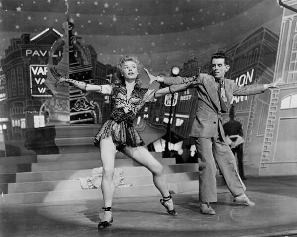 Mutlu Git Güzel 1951 Vera-Ellen dans numarası 5x7 fotoğrafta bacaklarını gösteriyor